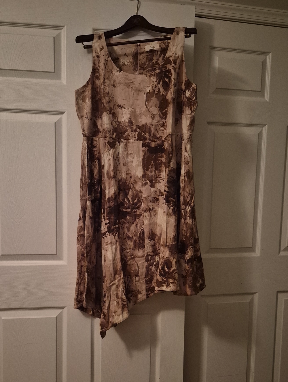 Me By Jennie Garth Floral Print Sleeveless Dress in Brown and Cream